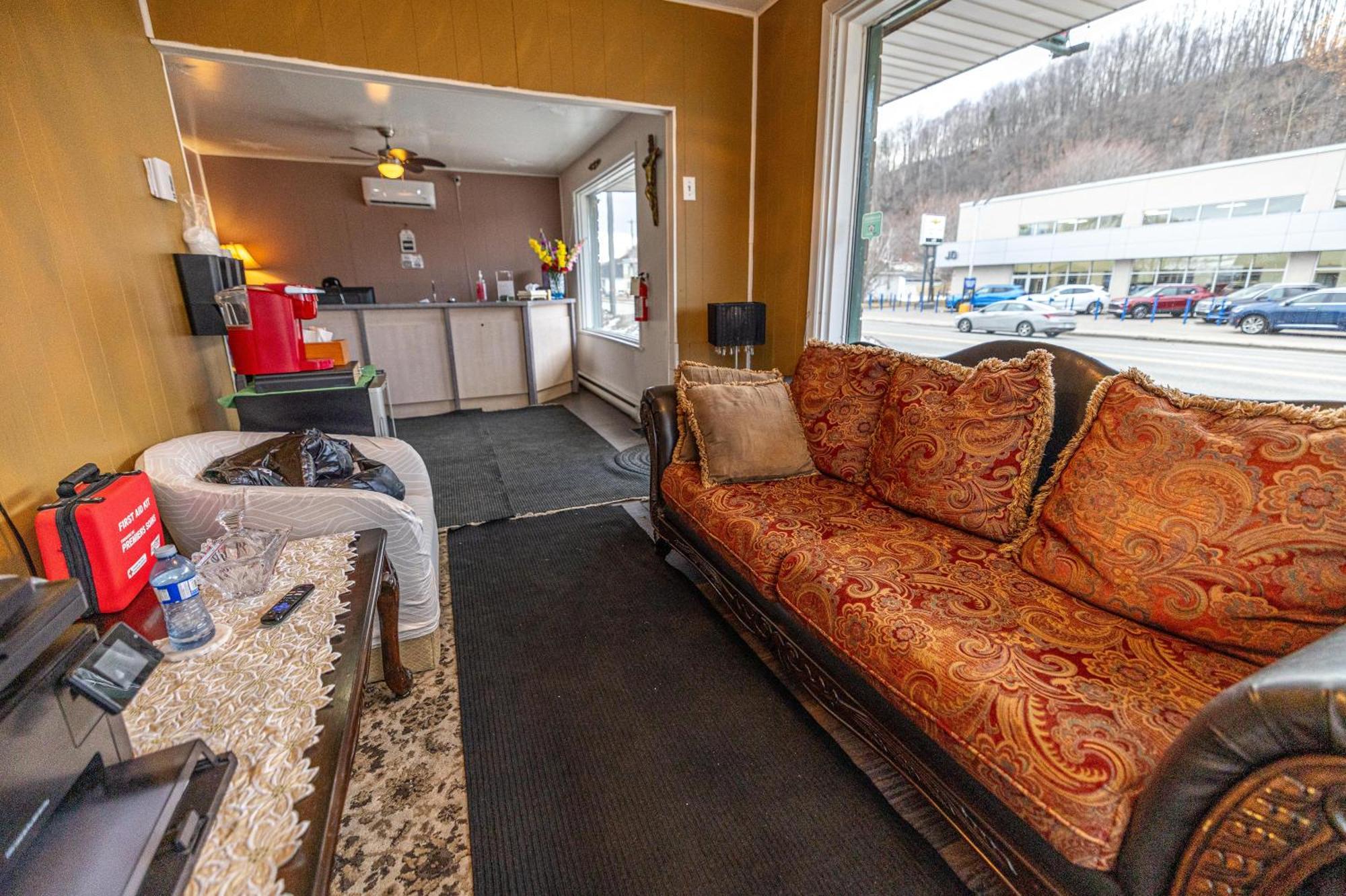 Motel Deblois Sainte-Anne-de-Beaupré Exteriör bild