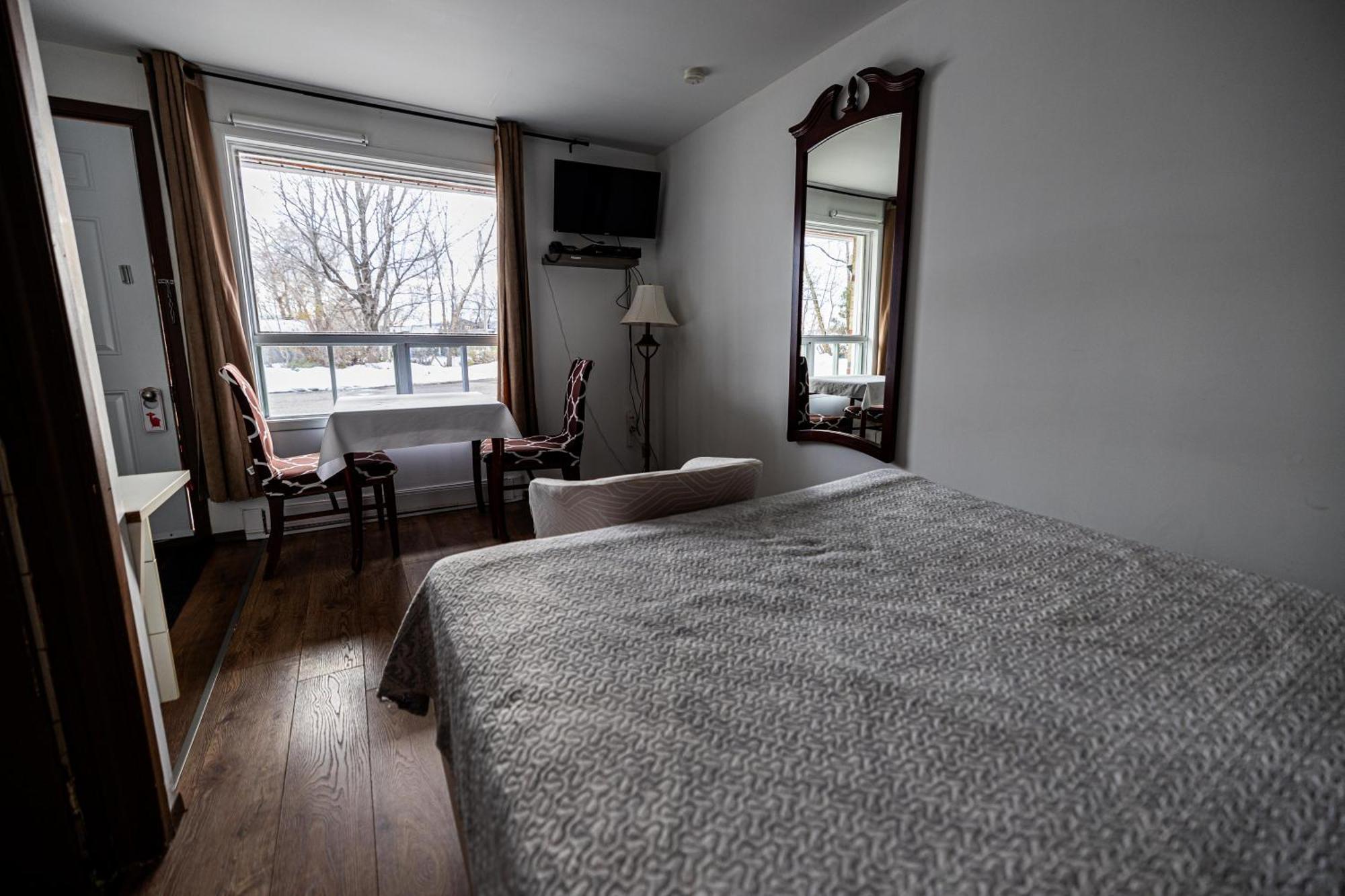 Motel Deblois Sainte-Anne-de-Beaupré Exteriör bild