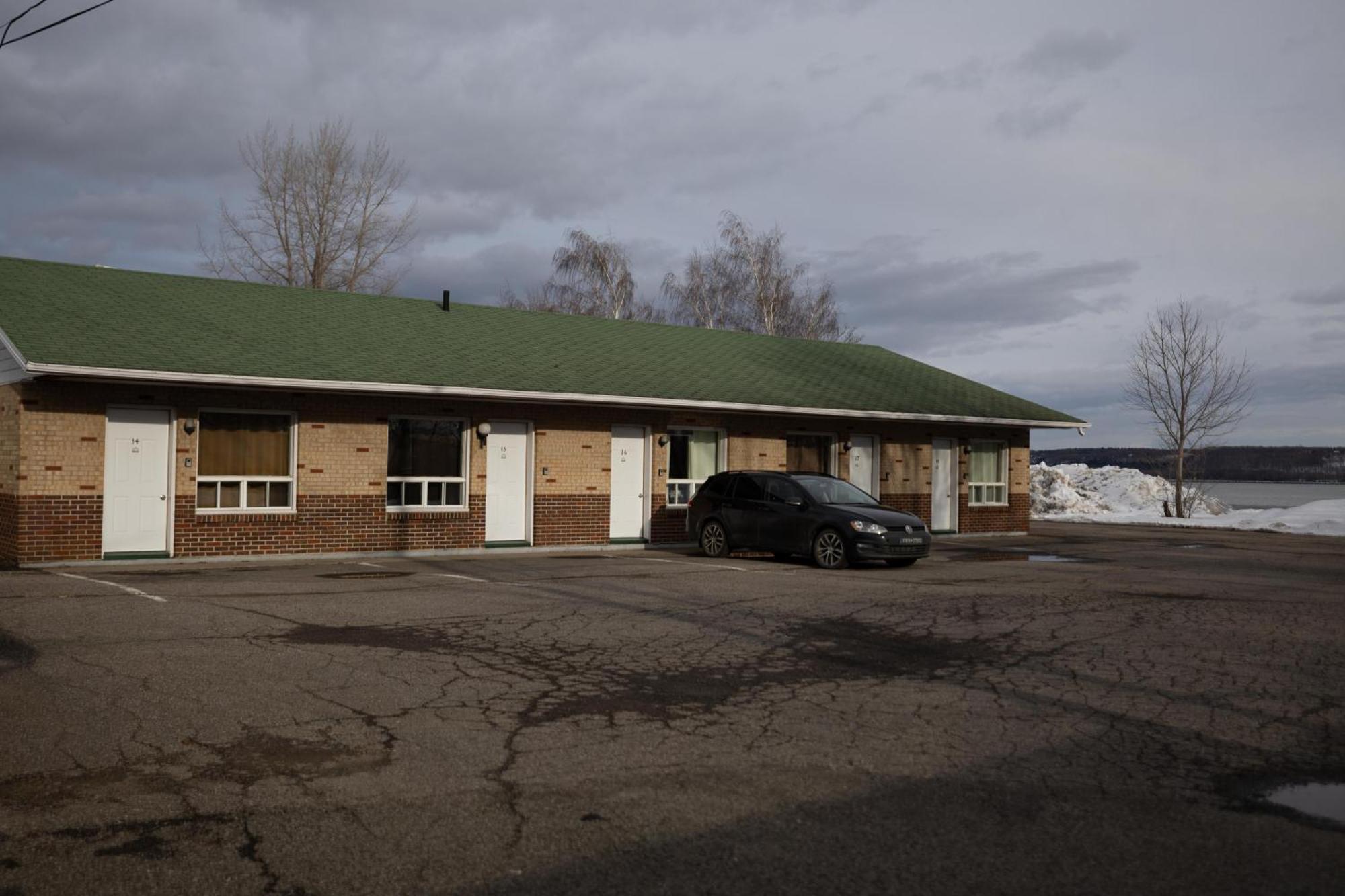 Motel Deblois Sainte-Anne-de-Beaupré Exteriör bild