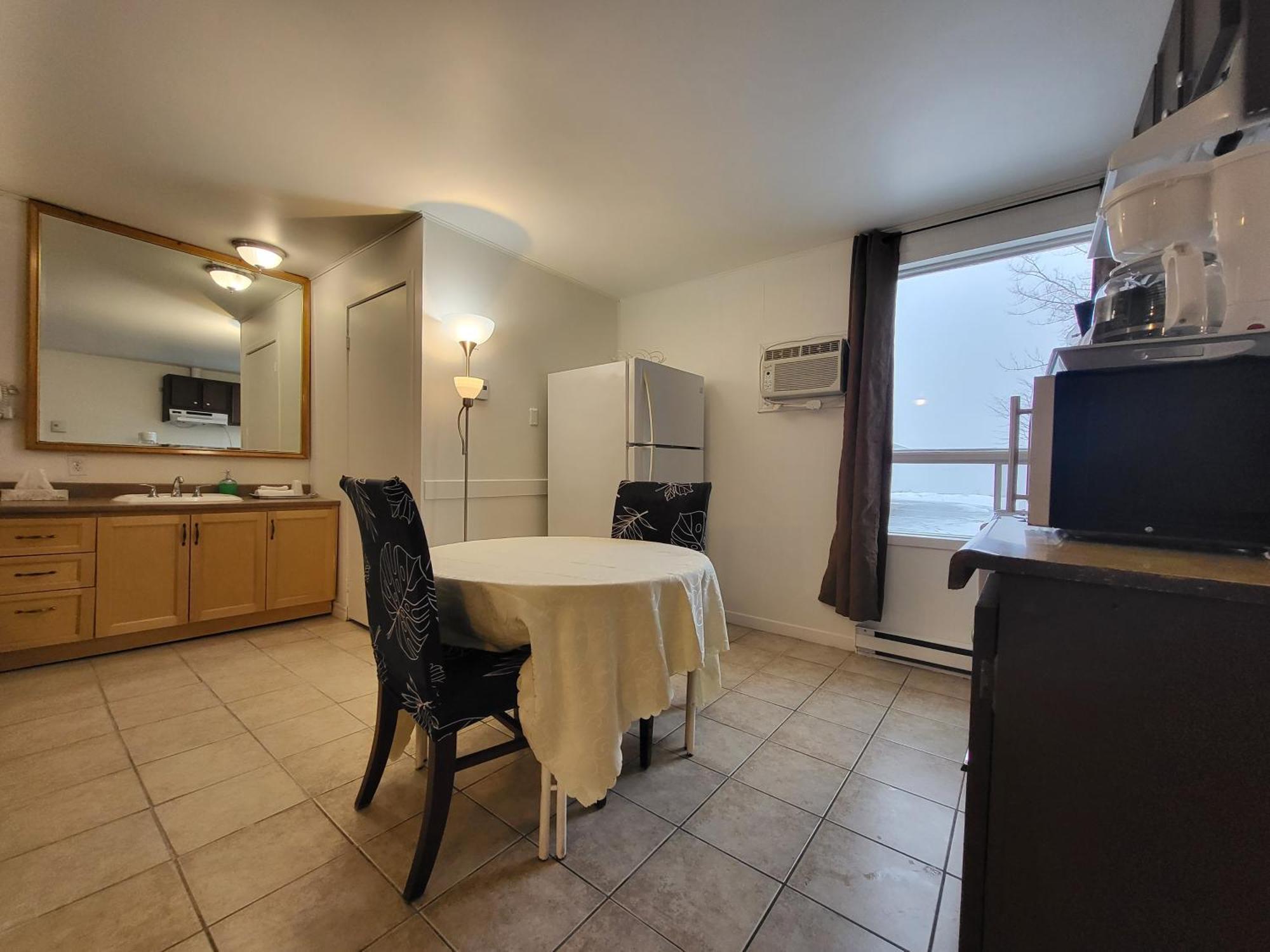 Motel Deblois Sainte-Anne-de-Beaupré Rum bild